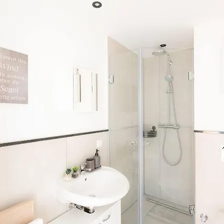 Appartement - Sea Center & Parking Spaces & Kingsize Bett - Central Station Hbf - *
