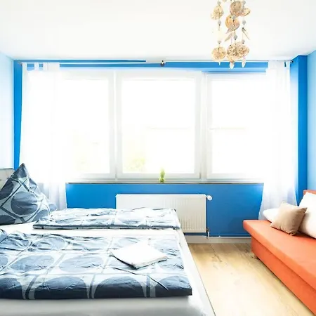 - Sea Center & Parking Spaces & Kingsize Bett - Central Station Hbf - * Duisburg